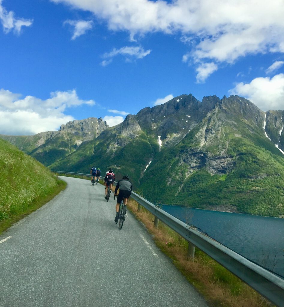 Fietsen naar Hellesylt, fietsen in noorwegen