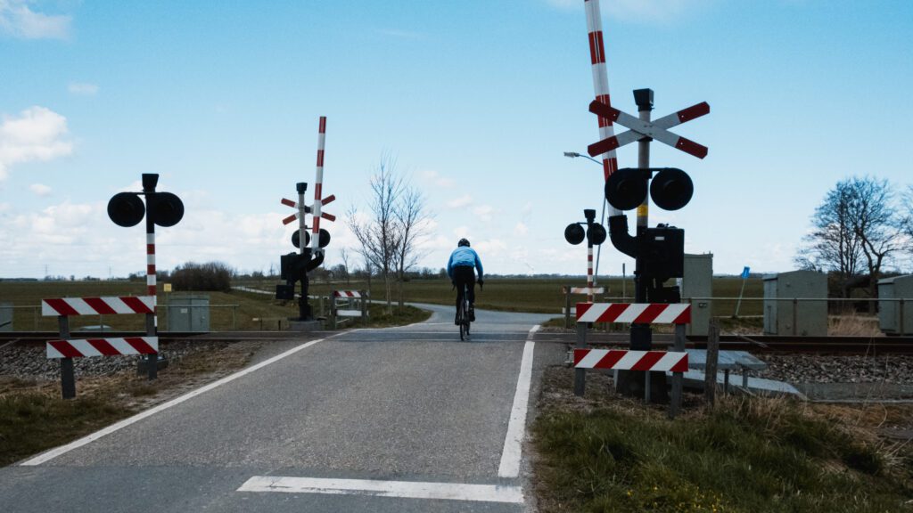 fietsen, wadden, spoorwegovergang, gravel, cycling, cycle, fiets, wadden, groningen