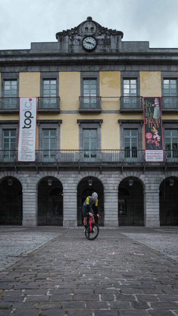 trackstand, ruben, cyclingdestination, etxeondo, cycling