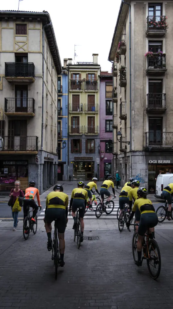 cycling, tolosa, etxeondo, fiets, wielrennen, groep, baskenland, pais vasco, euskadi