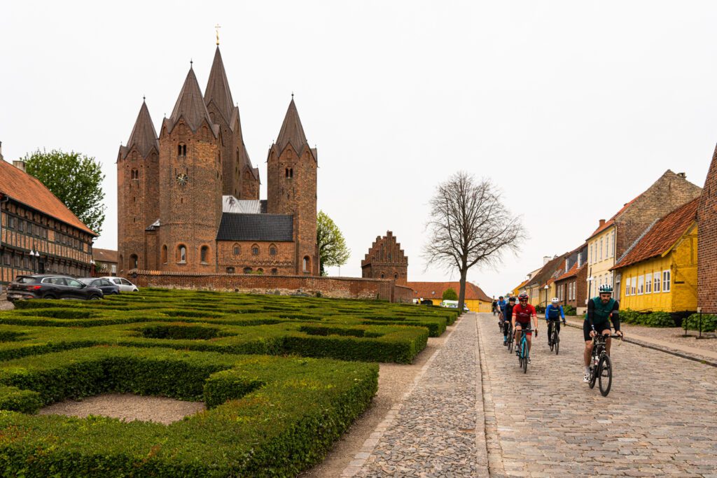 kallundborg, kerk, fietsen, fietsers, tour de france, tdf, wielrennen, cycling, cycle