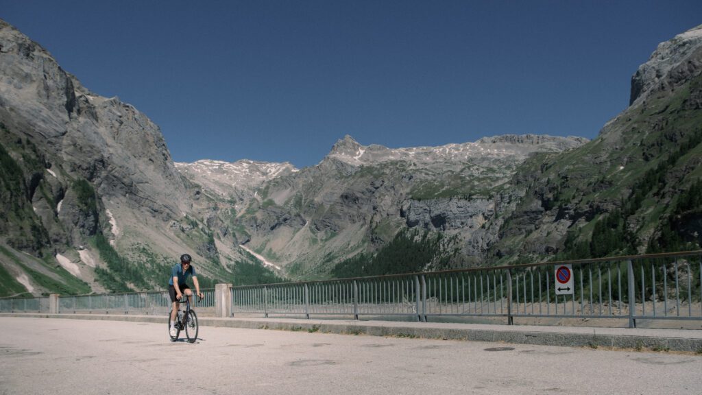 Barrage de Tseuzier, Sander KOlsloot, fietsen in crans-montana, lac de tseuzier, fietsen in zwitserland, fietsen, cycling, wielrennen, klimmen, bergen, cols, col, etxeondo