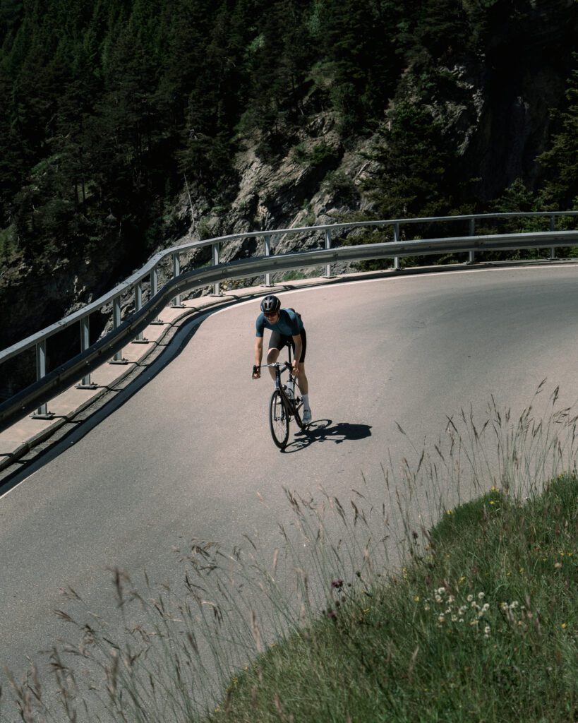 Sander kolsloot, fietsen in crans-montana, lac de tseuzier, fietsen in zwitserland, fietsen, cycling, wielrennen, klimmen, bergen, cols, col, etxeondo