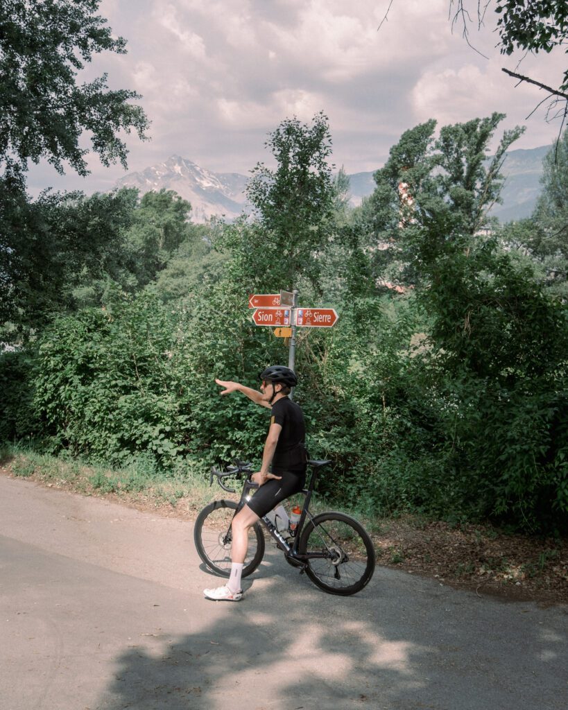 fietsen in valais, fietsen in zwitserland, fietsen, racefietsen, wielrennen, beklimming, uitzicht, valais, crans-montana, sander kolsloot, bordjes, shimano, optimum