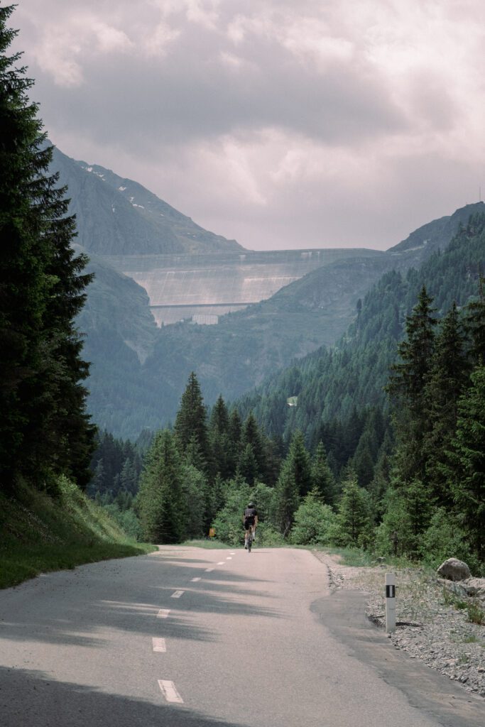 fietsen in valais, fietsen in zwitserland, fietsen, racefietsen, wielrennen, beklimming, uitzicht, valais, crans-montana, sander kolsloot, bordjes, shimano, optimum, grand-dixence
