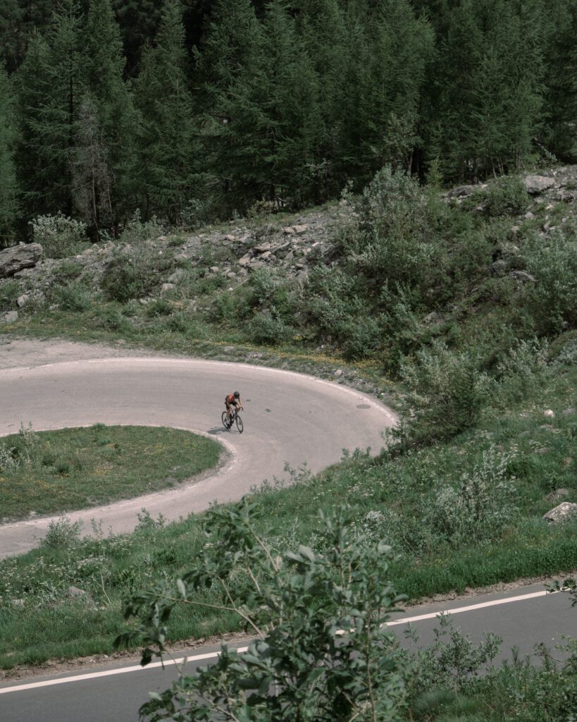 fietsen in valais, fietsen in zwitserland, fietsen, racefietsen, wielrennen, beklimming, uitzicht, valais, crans-montana, erwin visser, mountain high, sander kolsloot, bordjes, shimano, optimum