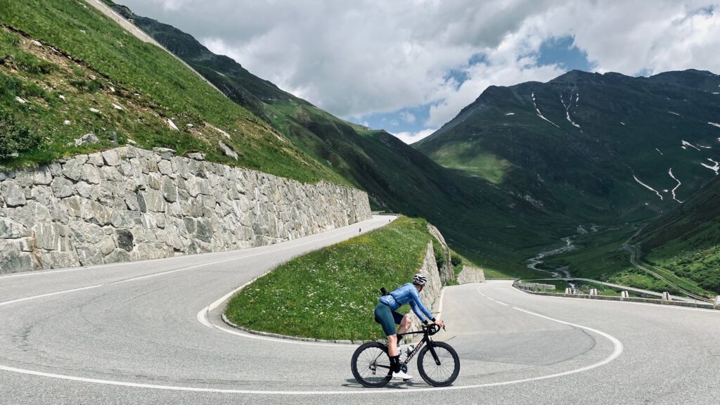 Ruben Hoogland, afdalen, furkapass, fietsen in zwitserland, cycling, cycling switzerland, suisse, wielrennen, wielrenvakantie, haarspeldbochten, switchbacks, hotel belvedere, fietsen in crans-montana