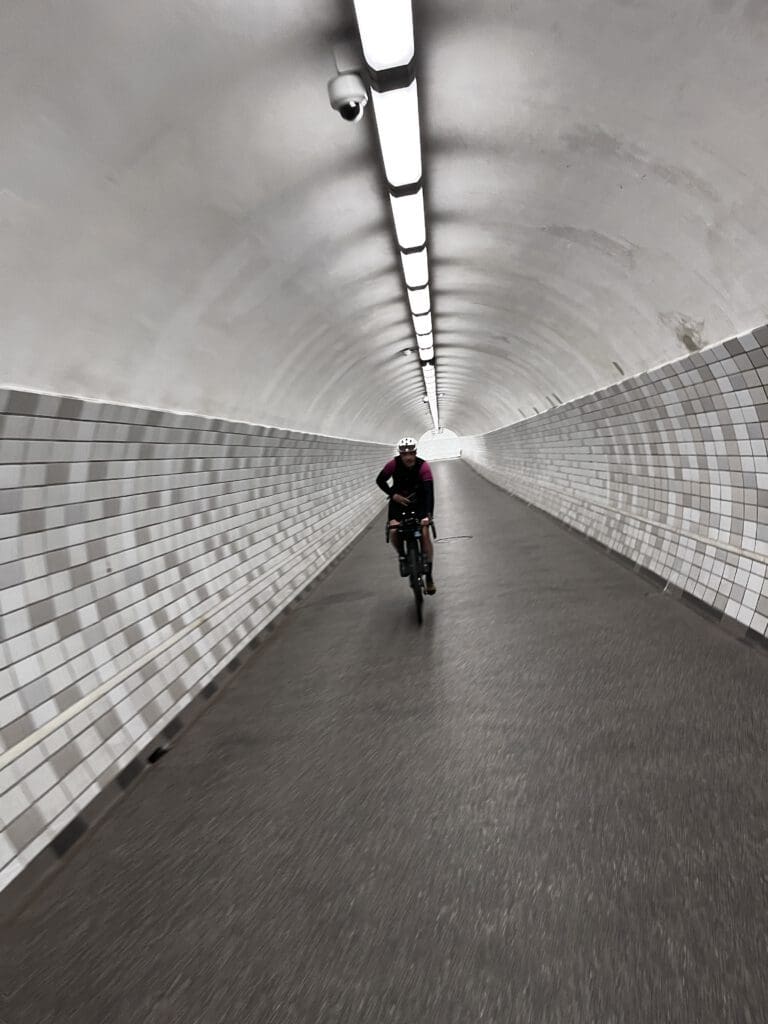 fietsen naar denemarken, fietsen in denemarken, fietsen in duitsland, tunnels, tunnel, hammerhead karoo, etxeondo