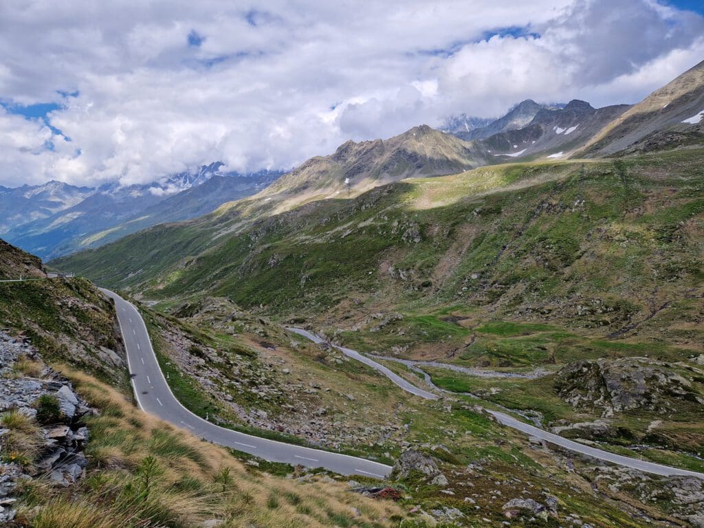 grand saint bernard, fietsen in zwitserland, zwitserland, col, col du grand saint bernard, fietsklim, erwin en erwin, mountain high chasers