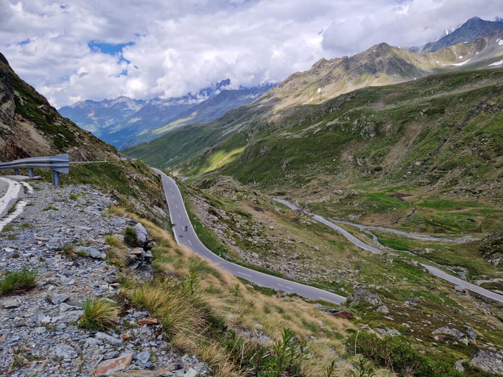 grand saint bernard, fietsen in zwitserland, zwitserland, col, col du grand saint bernard, fietsklim, erwin en erwin, mountain high chasers