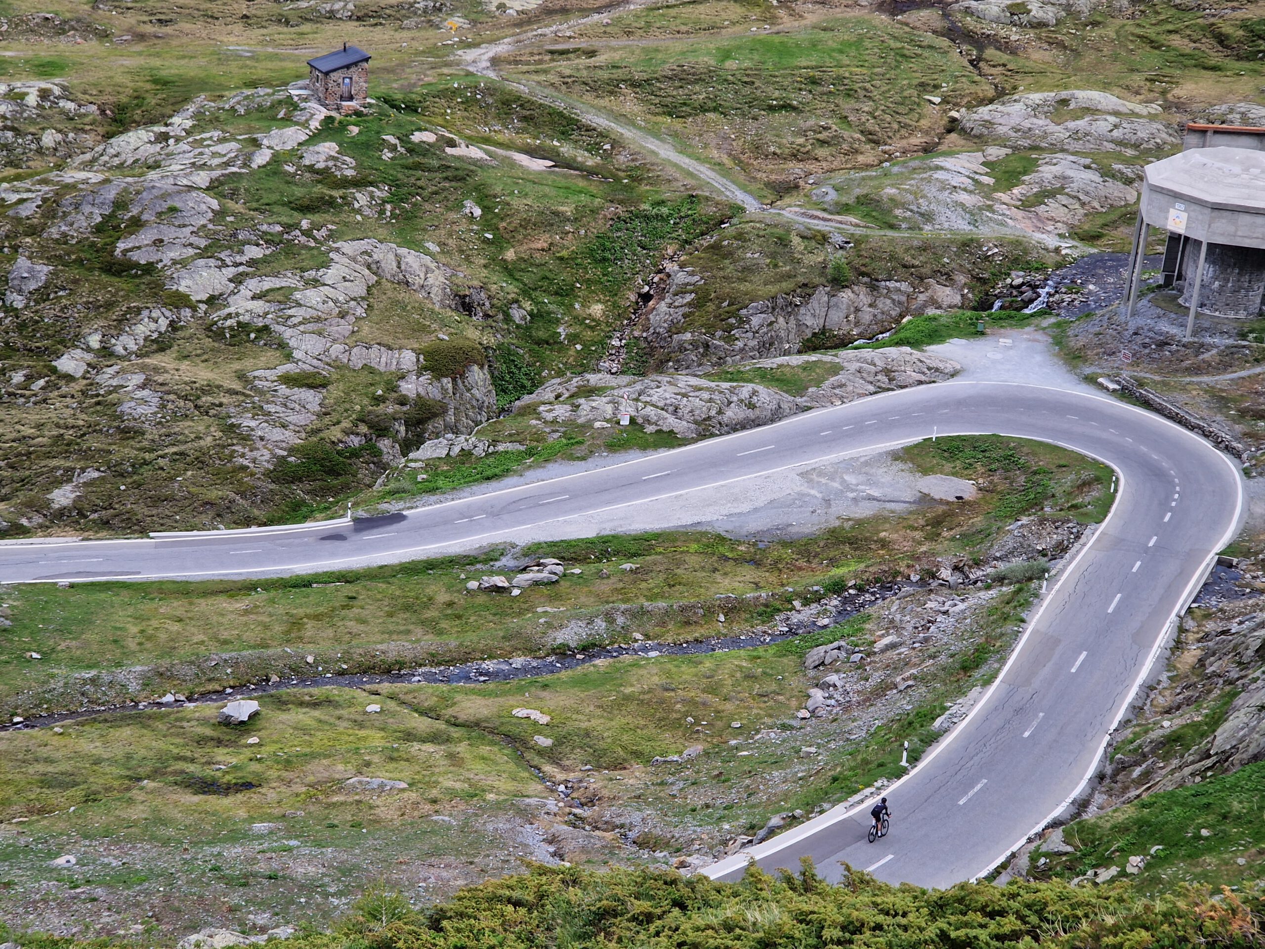 grand saint bernard, fietsen in zwitserland, zwitserland, col, col du grand saint bernard, fietsklim, erwin en erwin, mountain high chasers