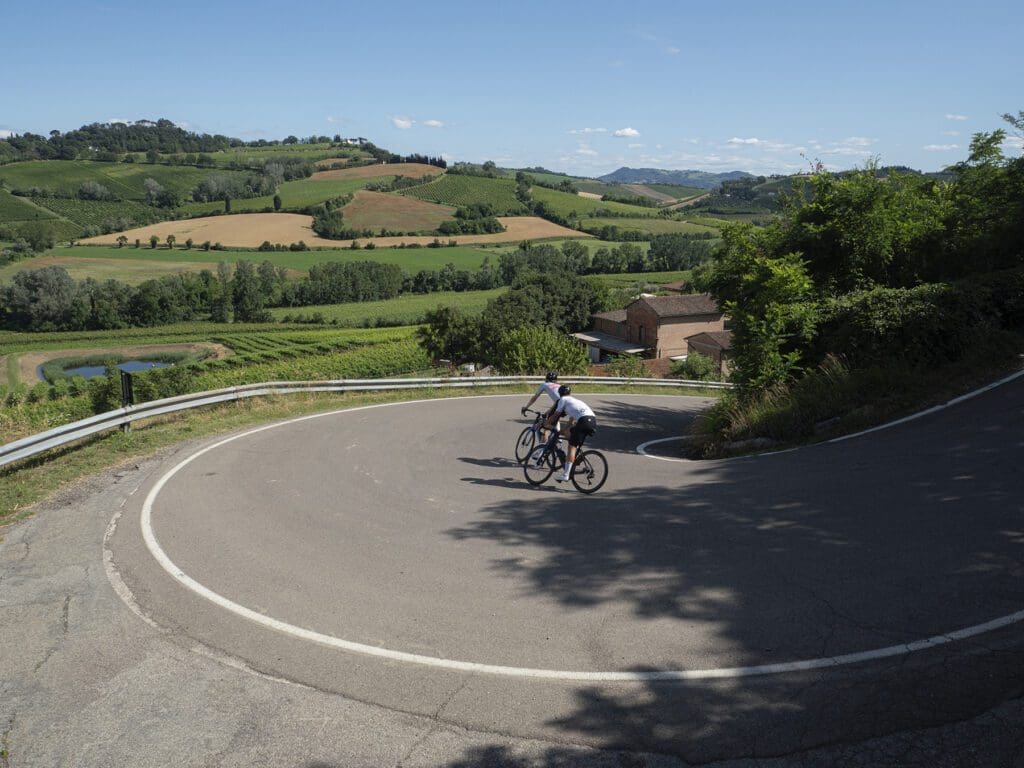 fietsvakantie italië, wielrenvakantie, wielrennen in italië, fietsen in italië, italië, fietsen, etxeondo, switchback