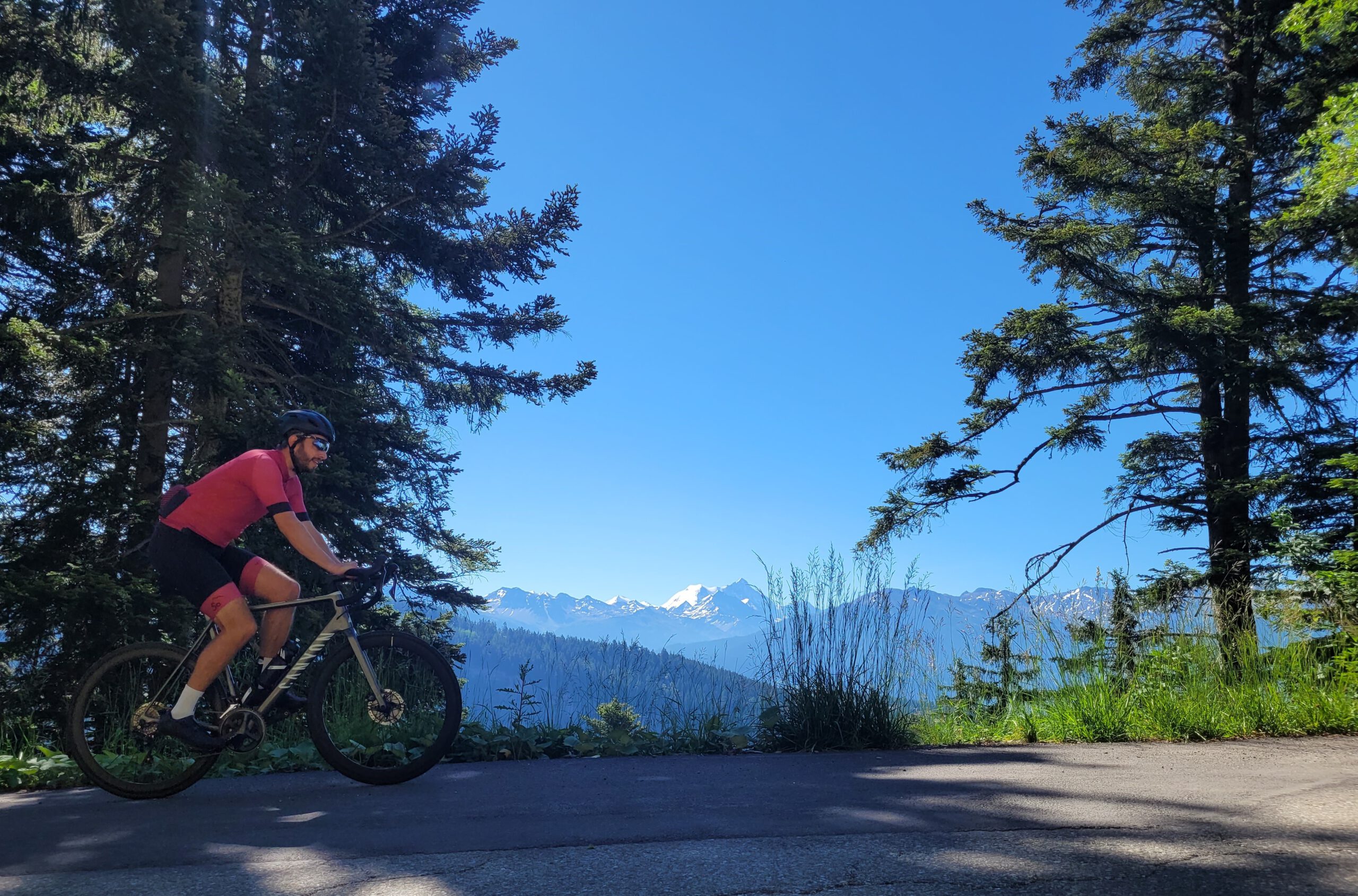 fietsen in valais, fietsen in zwitserland, lac de tseuzier, valais, fietsen, zwitserland, cycling switzerland, cycling, switzerland, wielrenvakantie, wielervakantie, fietsvakantie in Zwitserland, fietsvakantie, fietsvakantie in Valais, Fietsen naar Lac de Tseuzier, fietsen in anzère, uitzicht, bergen, rotsen, zwitserland, fietsvakantie zwitserland, fietsvakantie anzère, wielrennen in anzère, wielrenvakantie anzère.