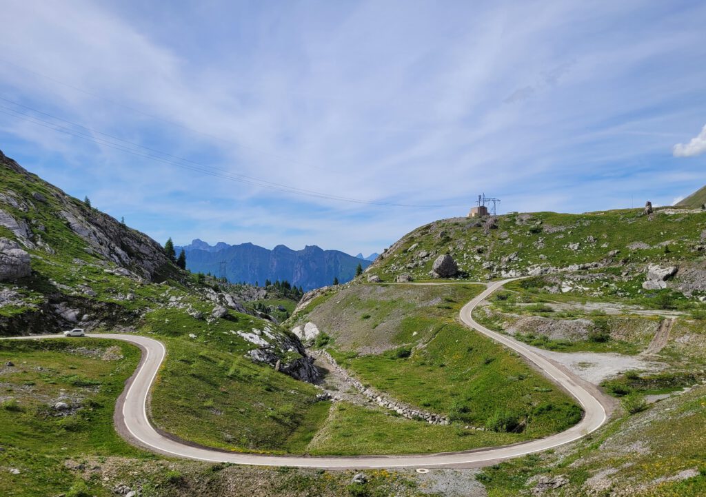 sanetschpas, fietsen in valais, sanetsch, col du sanetsch, klimmen, fietsen in zwitserland, fietsvakantie in Zwitserland, switzerland, cycling, mountain high chasers, lac sanetsch, fietsen in anzère
