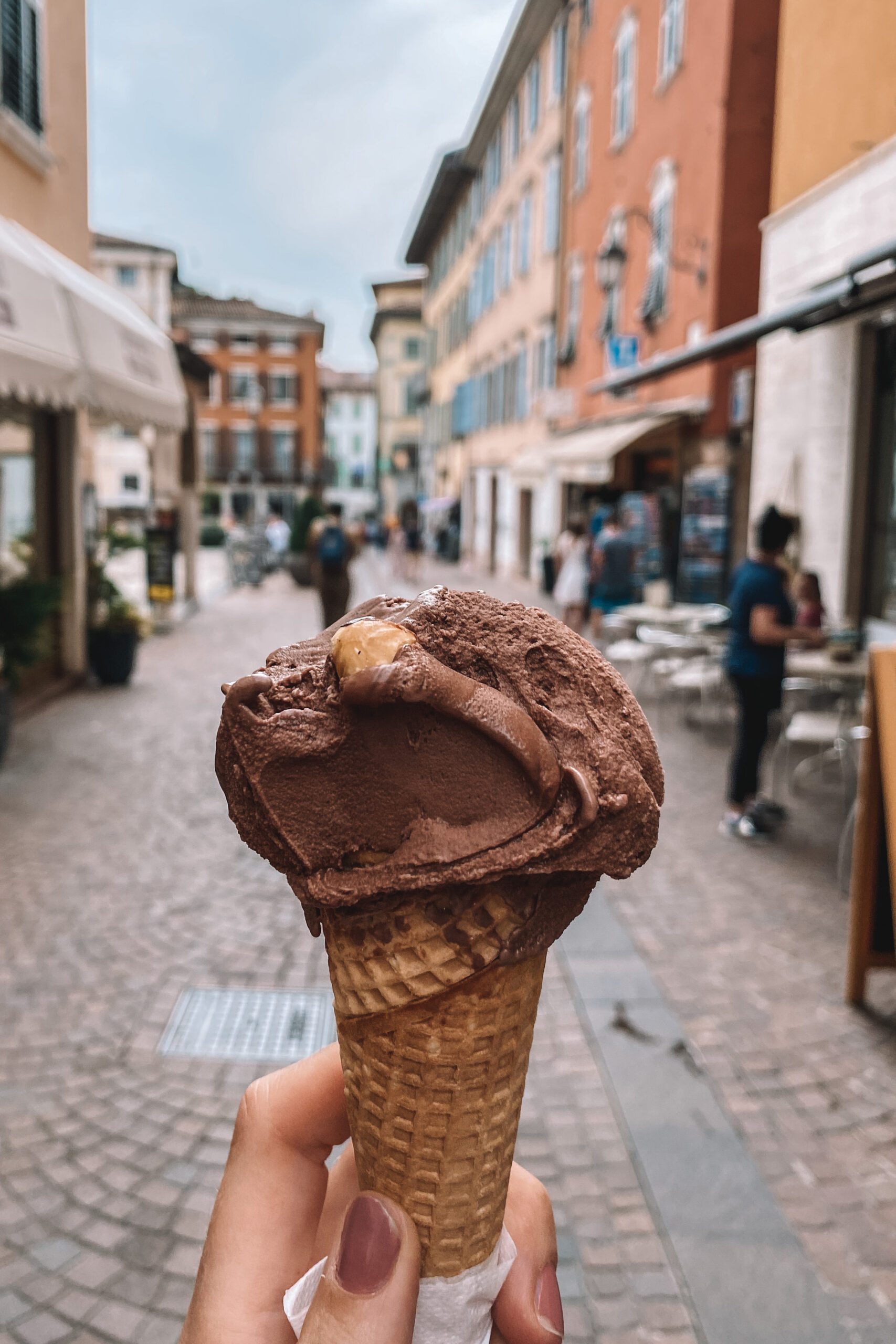 gelato, italiaans ijs, ijsje, chocolade ijsje, fietsen in italië