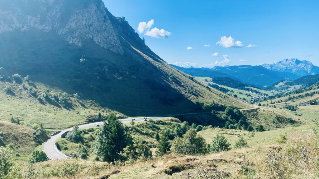 afdaling col de la colombière, fietsen in frankrijk, fietsen in savoie mont blanc, afdaling