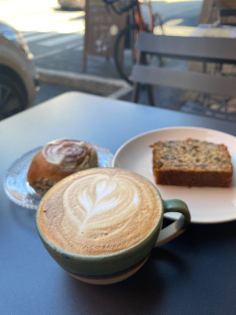The shed, le grand bornand, fietsen in frankrijk, fietsen in savoie mont blanc, koffie, koffietent, koffiezaakje, koffie en fietsen